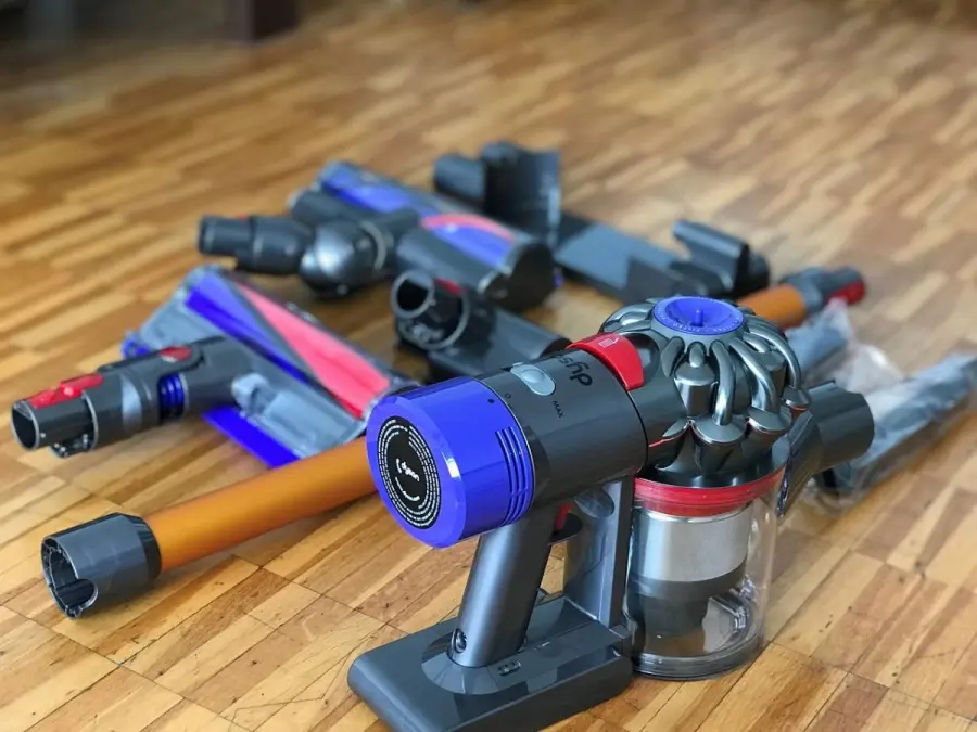 Dyson v8 absolute, la leggerezza di una scopa e la potenza di un aspirapolvere