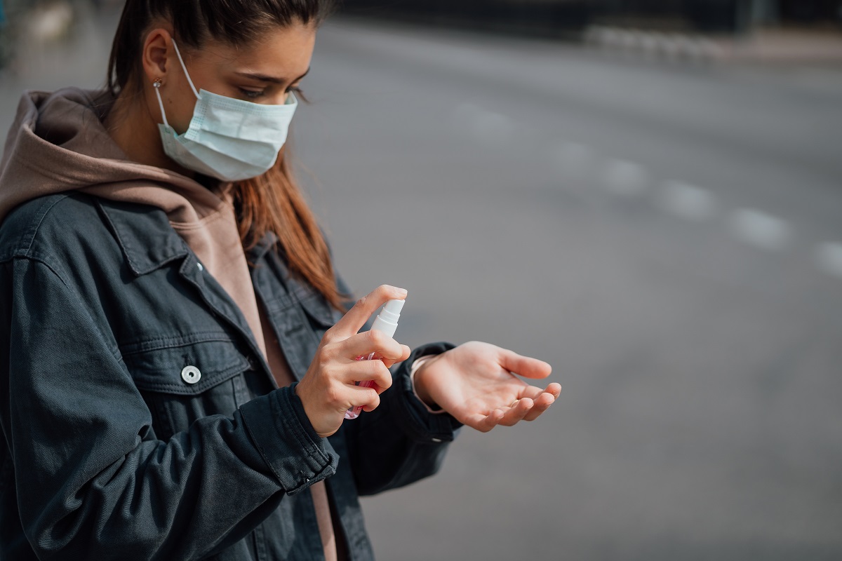 Spray igienizzante mani: caratteristiche, comodità e uso