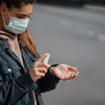 Spray igienizzante mani: caratteristiche, comodità e uso